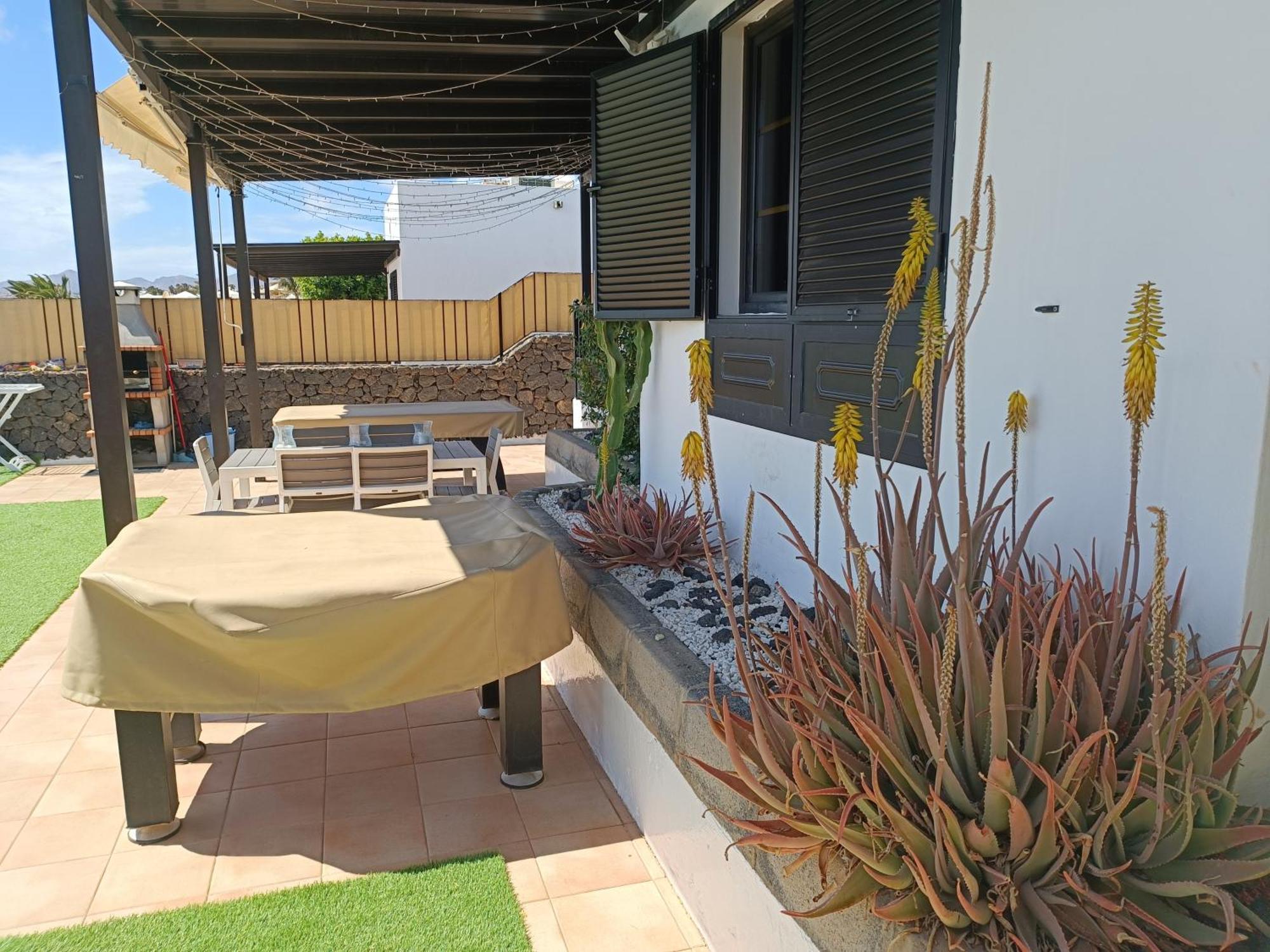 Villa Juanita, Puerto Del Carmen, Lanzarote Tias Exterior photo